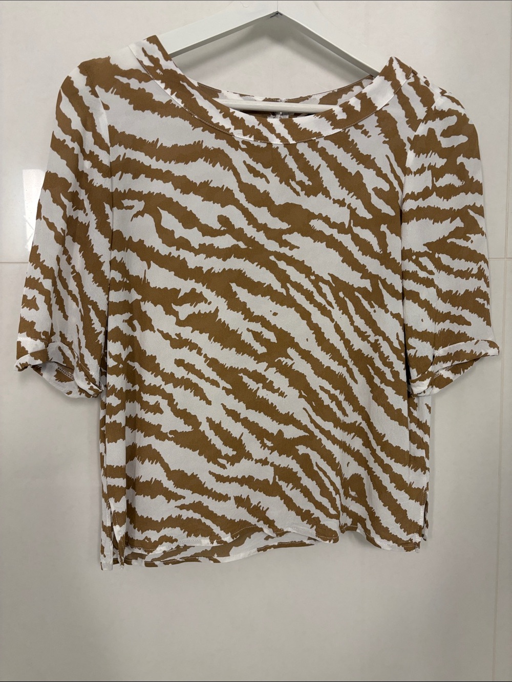 Sfizio Italian Ladies Blouse
Gold and White